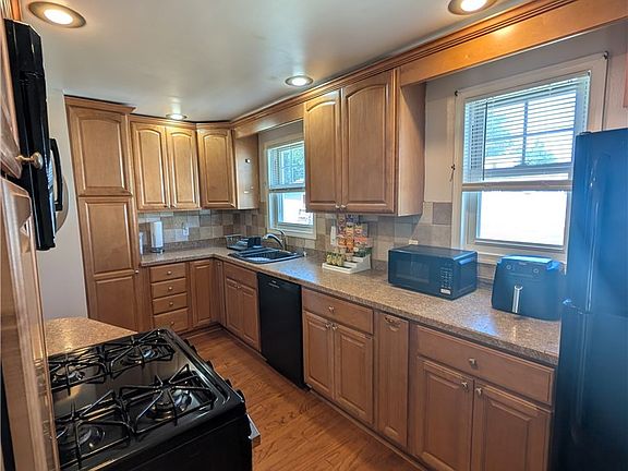 5th image of 202 Marjorie Dr