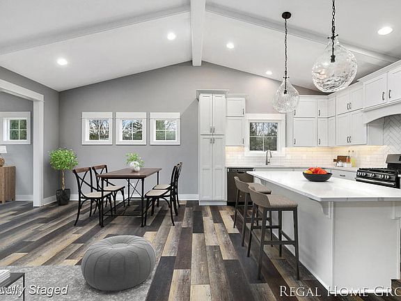 5th image of 906 S Center Park Dr SW #11