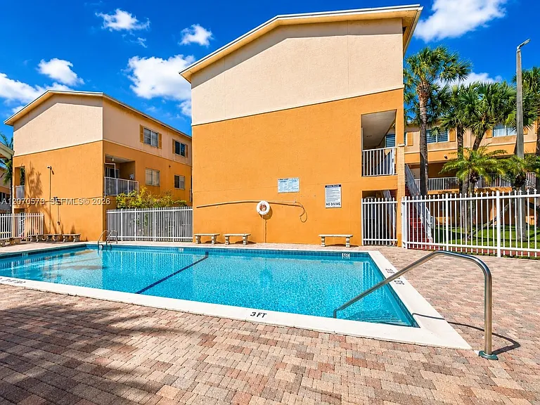 6235 Kendale Lakes Cir #239 — Photo 38