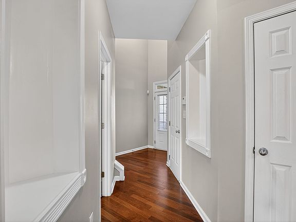3rd image of 1656 Granville Ct