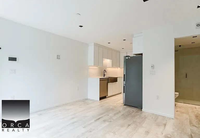 2912 Trinity St — Photo 11
