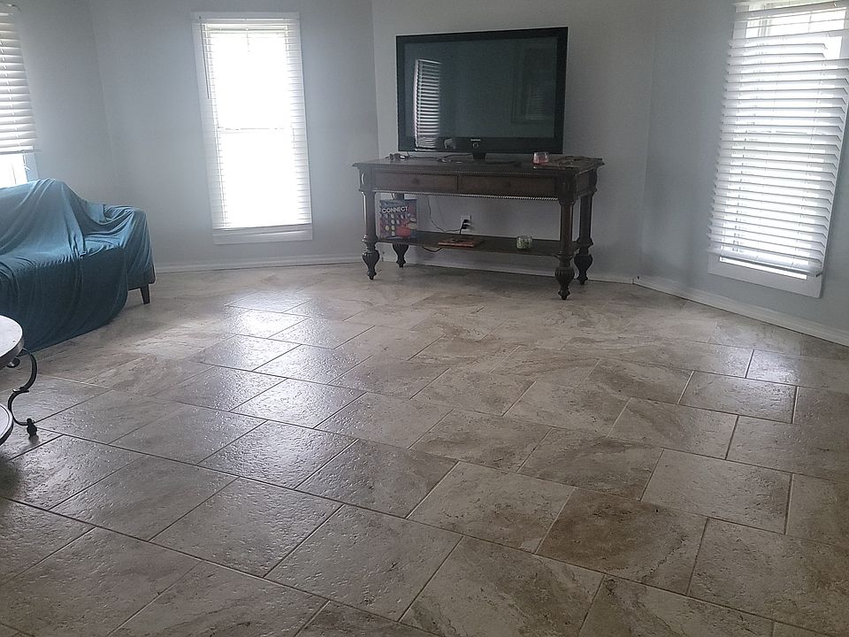 2nd image of 2319 Benton St