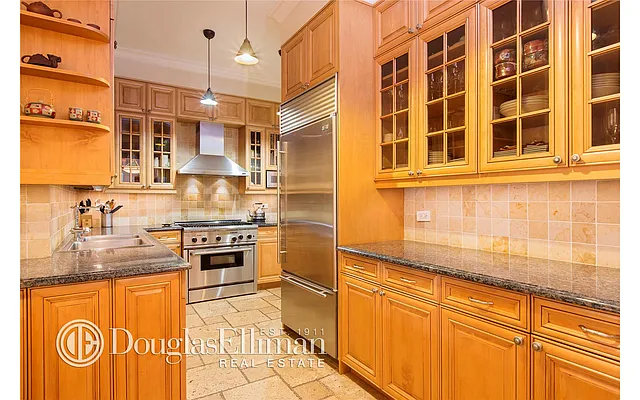 Sold by Douglas Elliman | media 15