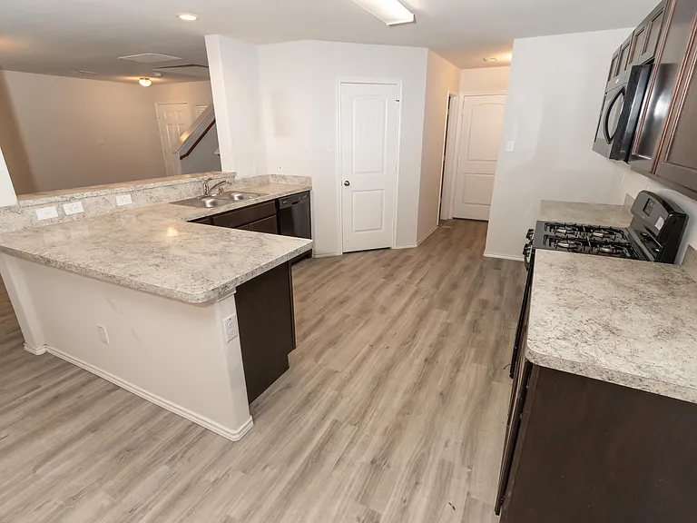 Hailey Harbor Dr — Photo 6