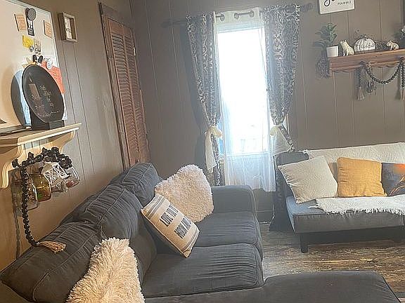 Spacious living room