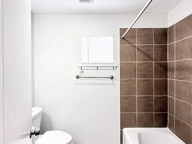 1141 N Durham Dr #18 — Photo 11