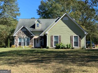26 Pecan Lake Dr, Sharpsburg, GA 30277