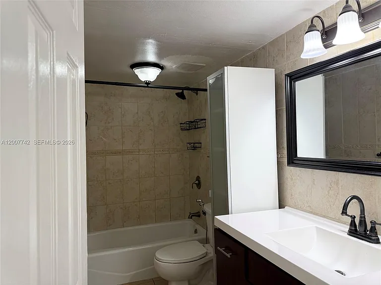 1850 W 56th St #2404 — Photo 15