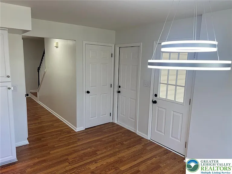 2593 Halleck Dr — Photo 12