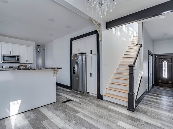 4th image of 520 Academy St