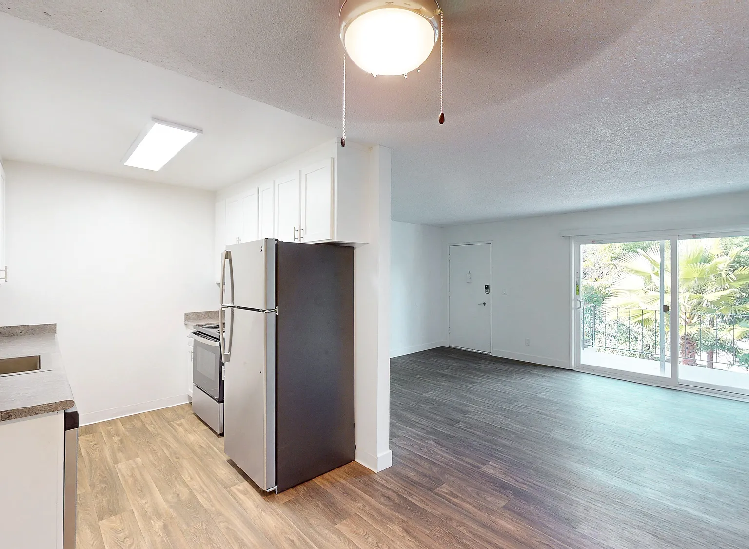 Sweet 2 Bed, 1.5 Bath Home in Alameda!! — Photo 3