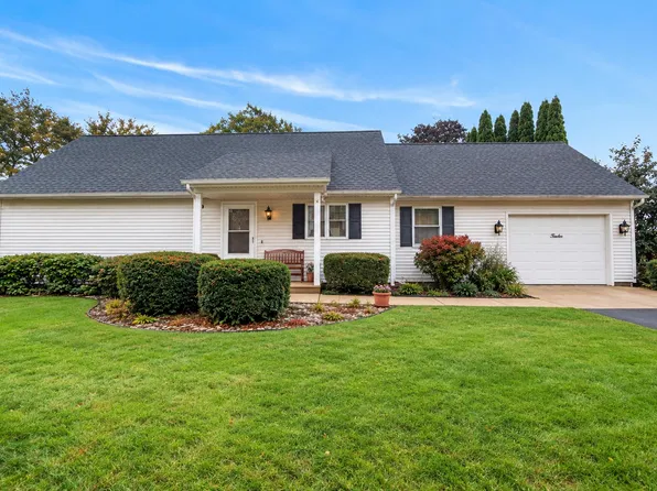 12 Linden Cir, Jefferson, WI 53549