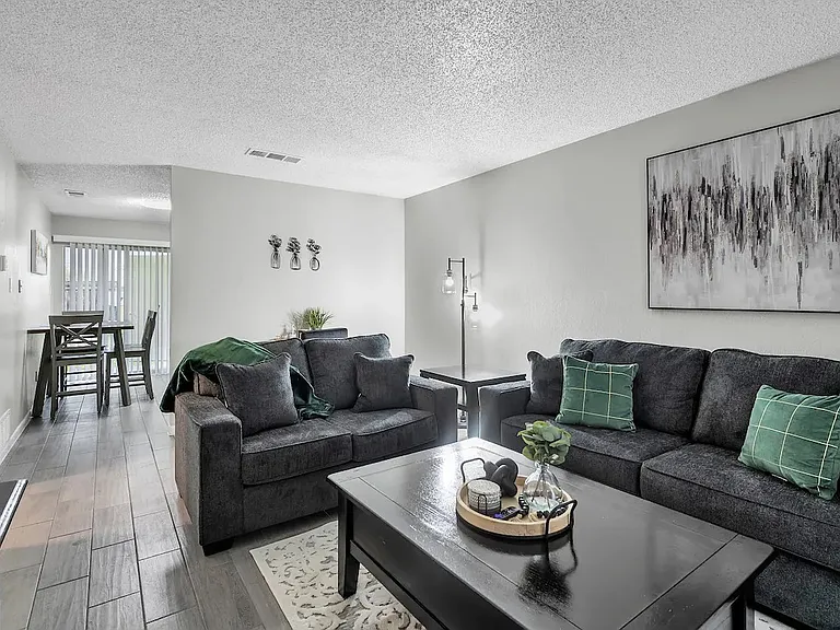 4805 Rainbow Cir #1 — Photo 1