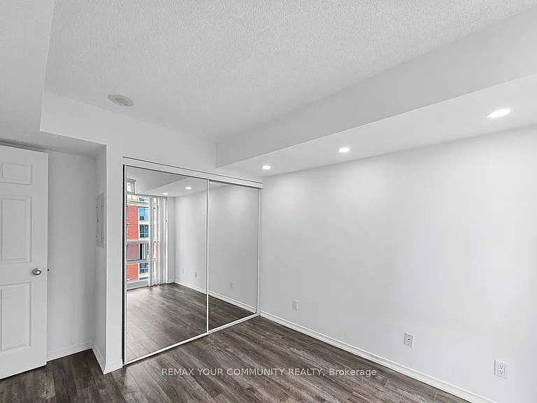 30 Harrison Garden Blvd #911 — Photo 11