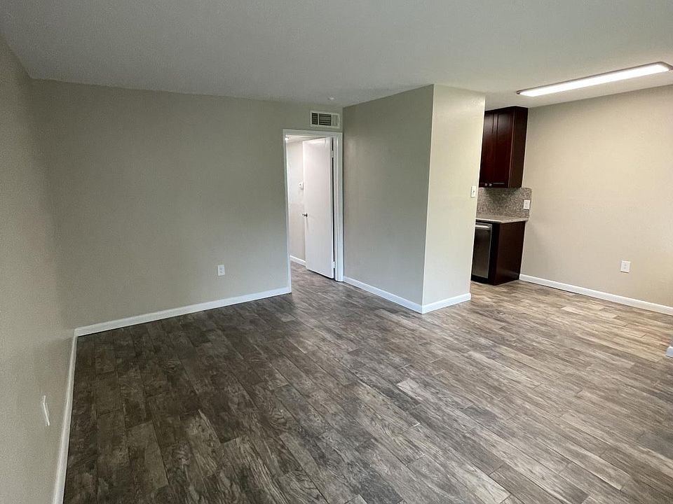 1st image of 505 University Walk APT 5