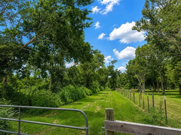 20680 Englin Rd, Winnie, TX 77665
