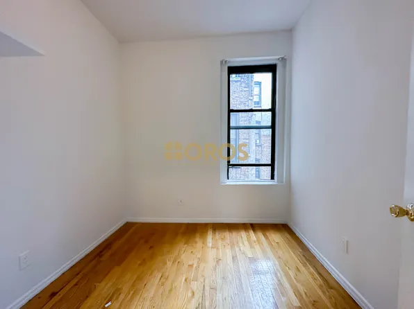 326 East 13th Street image 4 of 6