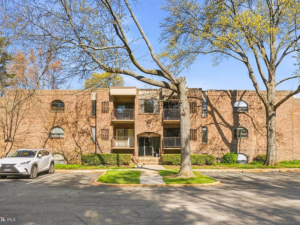 1st image of 11 Silverwood Cir APT 1
