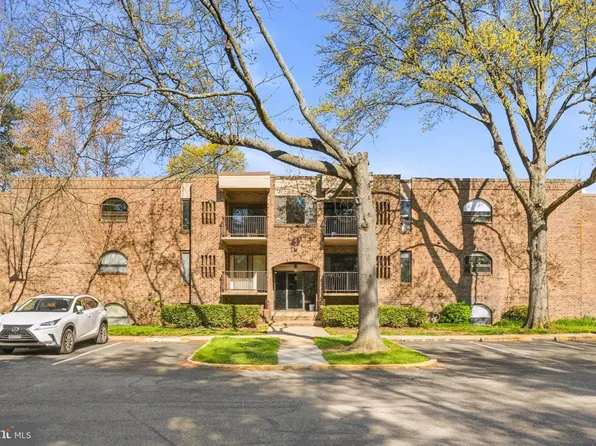 11 Silverwood Cir APT 1, Annapolis, MD 21403