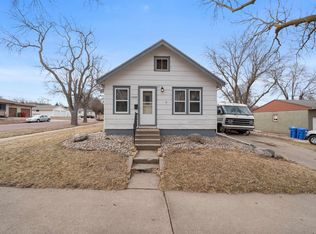 1025 S Wayland Ave, Sioux Falls, SD 57104
