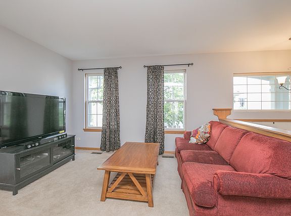 3rd image of 1073 Manchester Cir
