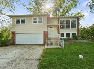 7314 Sprucewood Ave, Woodridge, IL