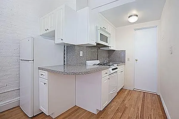 Rented by Domus Realty | media 3