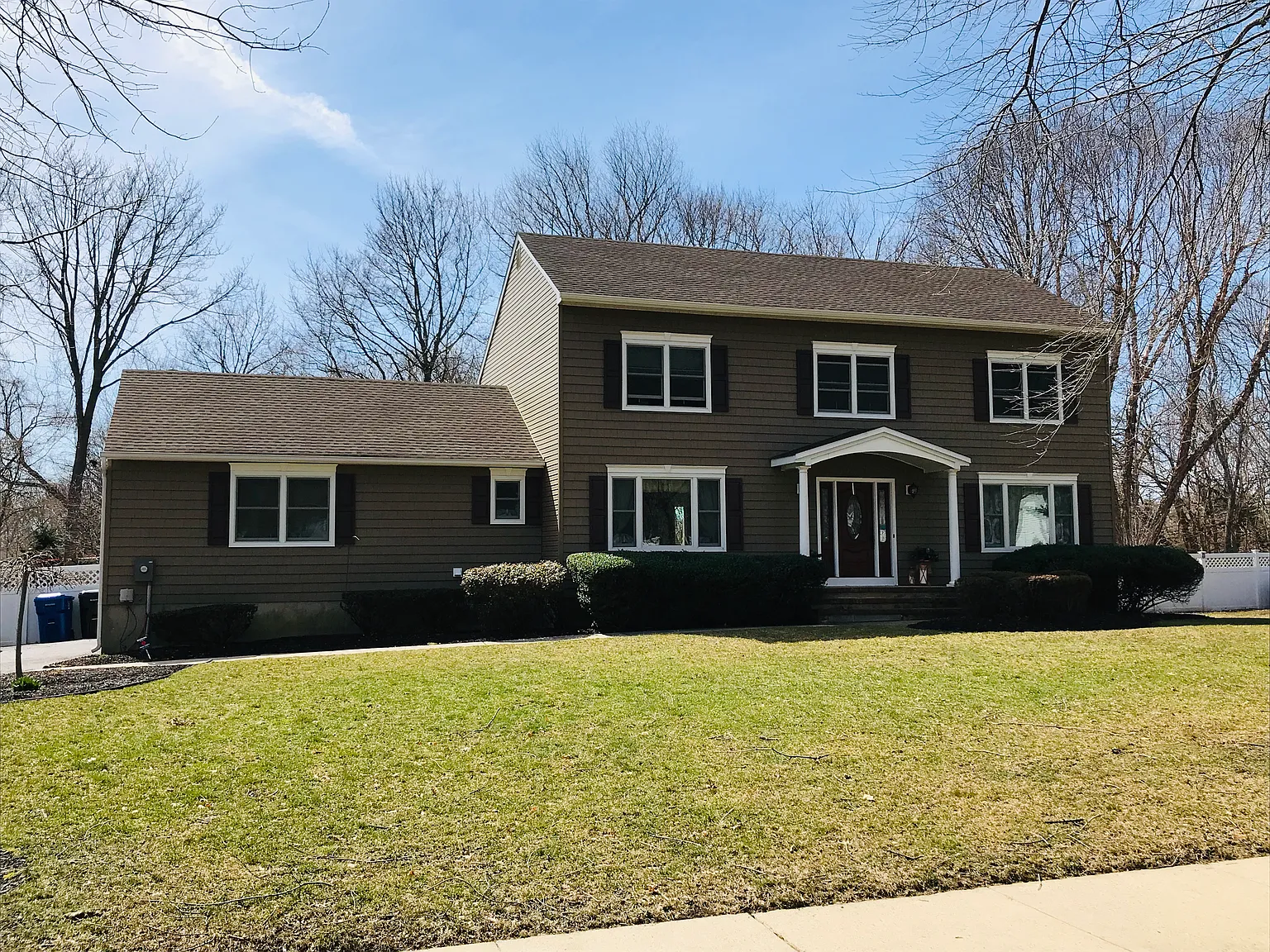 238 Yale Dr photo 1