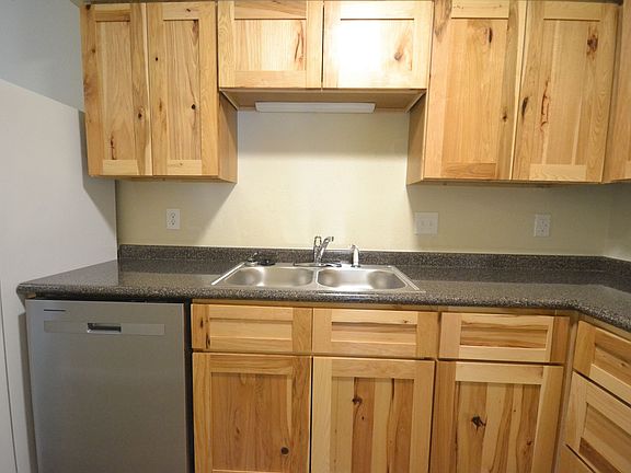 4th image of 616 Evergreen St #16