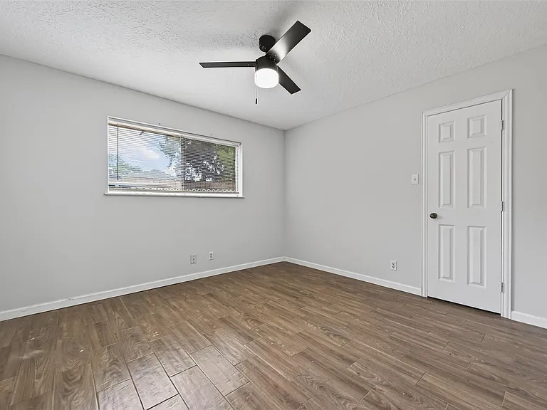 6102 Crakston St — Photo 32