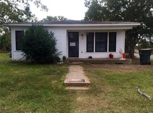 490 W Richmond St, Giddings, TX 78942
