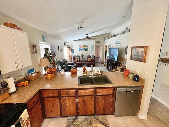 3rd image of 7831 Barclay Rd