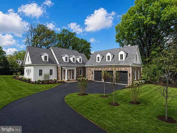 3rd image of 1538 Forest Ln