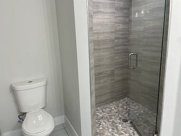 1005 SE 8th Ter #23 — Photo 3