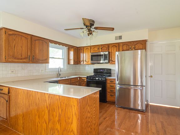 3rd image of 470 E Balsam Ln