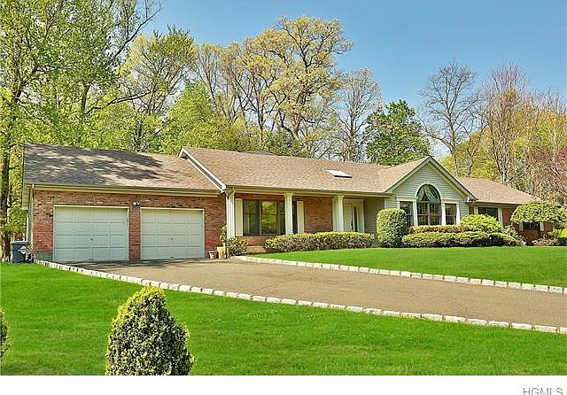 1st image of 8 Dogwood Ln