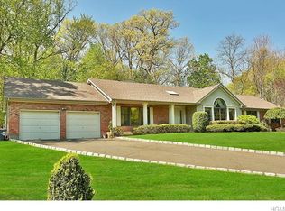 8 Dogwood Ln, West Nyack, NY 10994