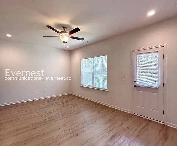 1808 Hemlock Ave — Photo 4