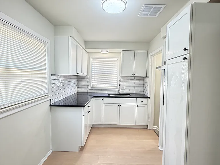 15741 Ellis St — Photo 11