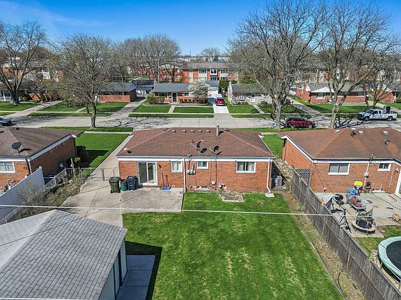 3rd image of 40346 Lexington Park Dr