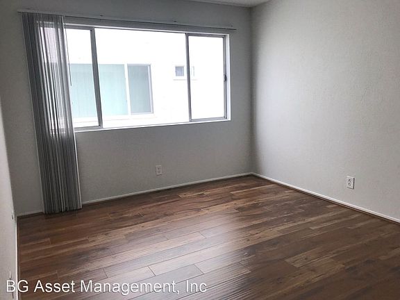 2nd image of 10 Lee St APT 3