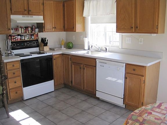 5th image of 33 Sharlene Ln