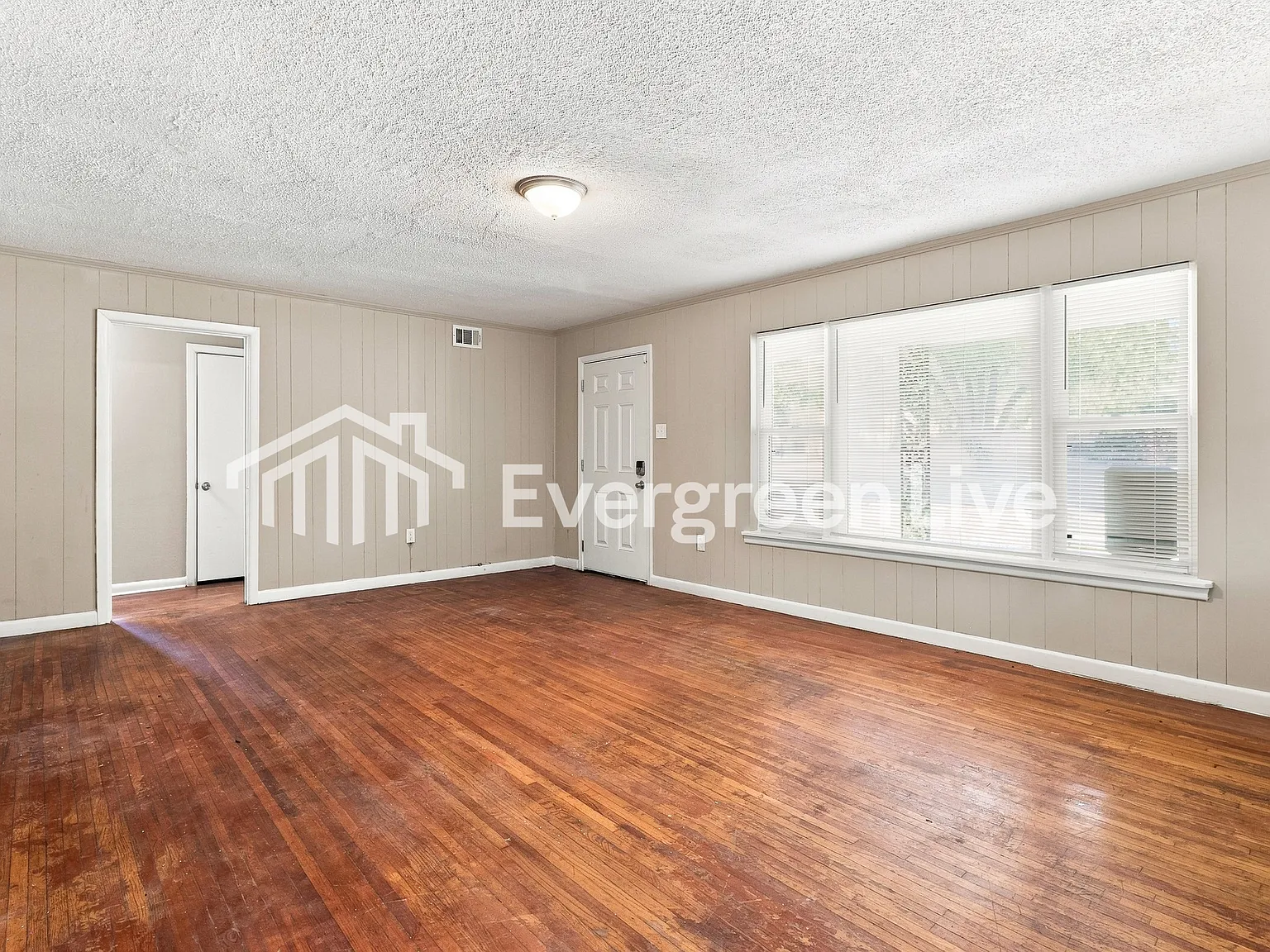3 bed, 2.0 bath, 1208 sqft, $1,195 — Photo 2