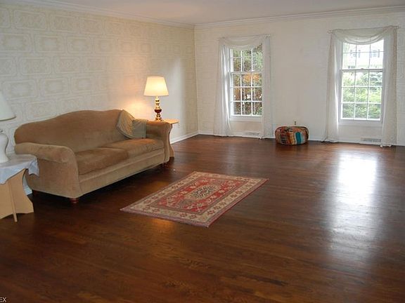 2nd image of 2466 Cambridge Dr