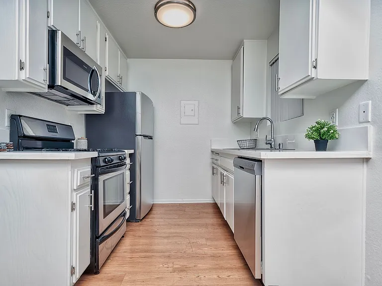 15111 Burbank Blvd — Photo 3