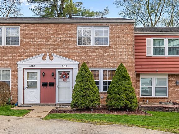 2nd image of 605 Hickory Cir