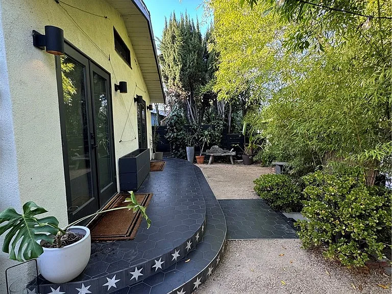 1900 Berkeley Ave — Photo 20
