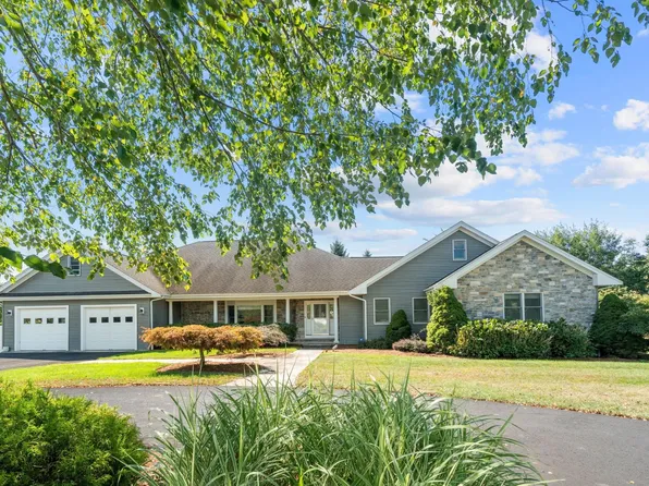 16 Sandy Pond Ln, North Easton, MA 02356