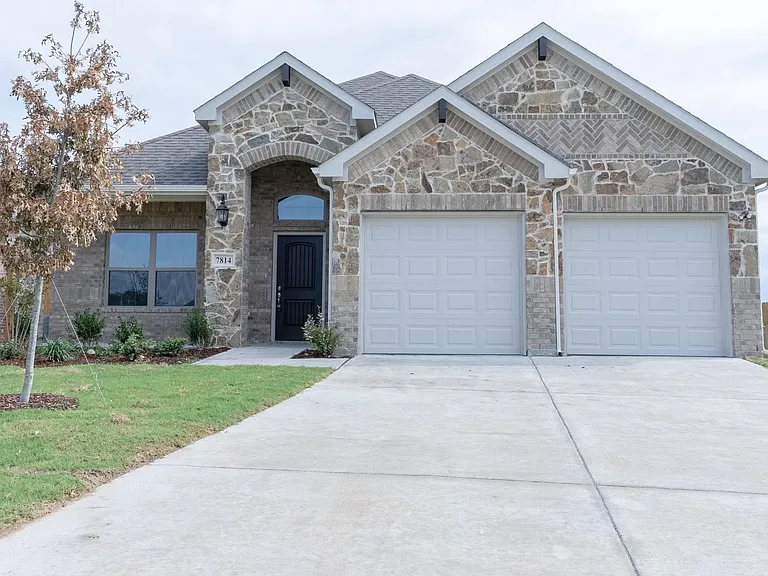 7814 Willow Ct — Photo 1