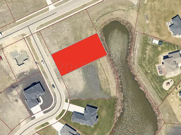 1009 Hickory Ln, West Fargo, ND 58078